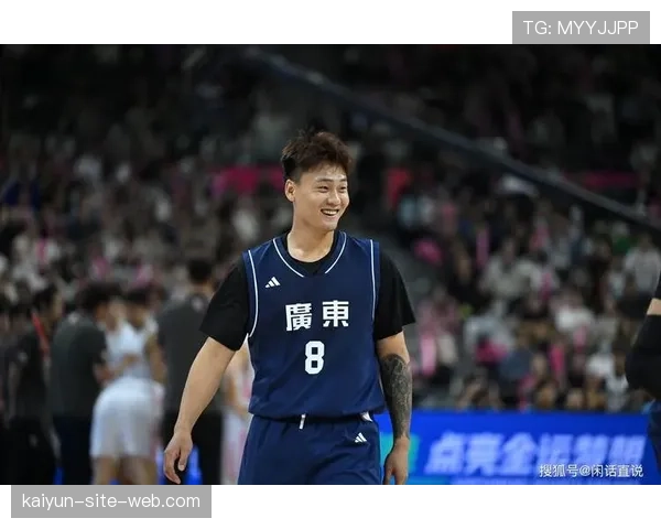 北京首钢利用身高差打错位 赵睿借麦基掩护突破分球